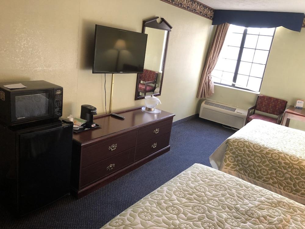 Days Inn & Suites By Wyndham Youngstown / Girard Ohio Extérieur photo
